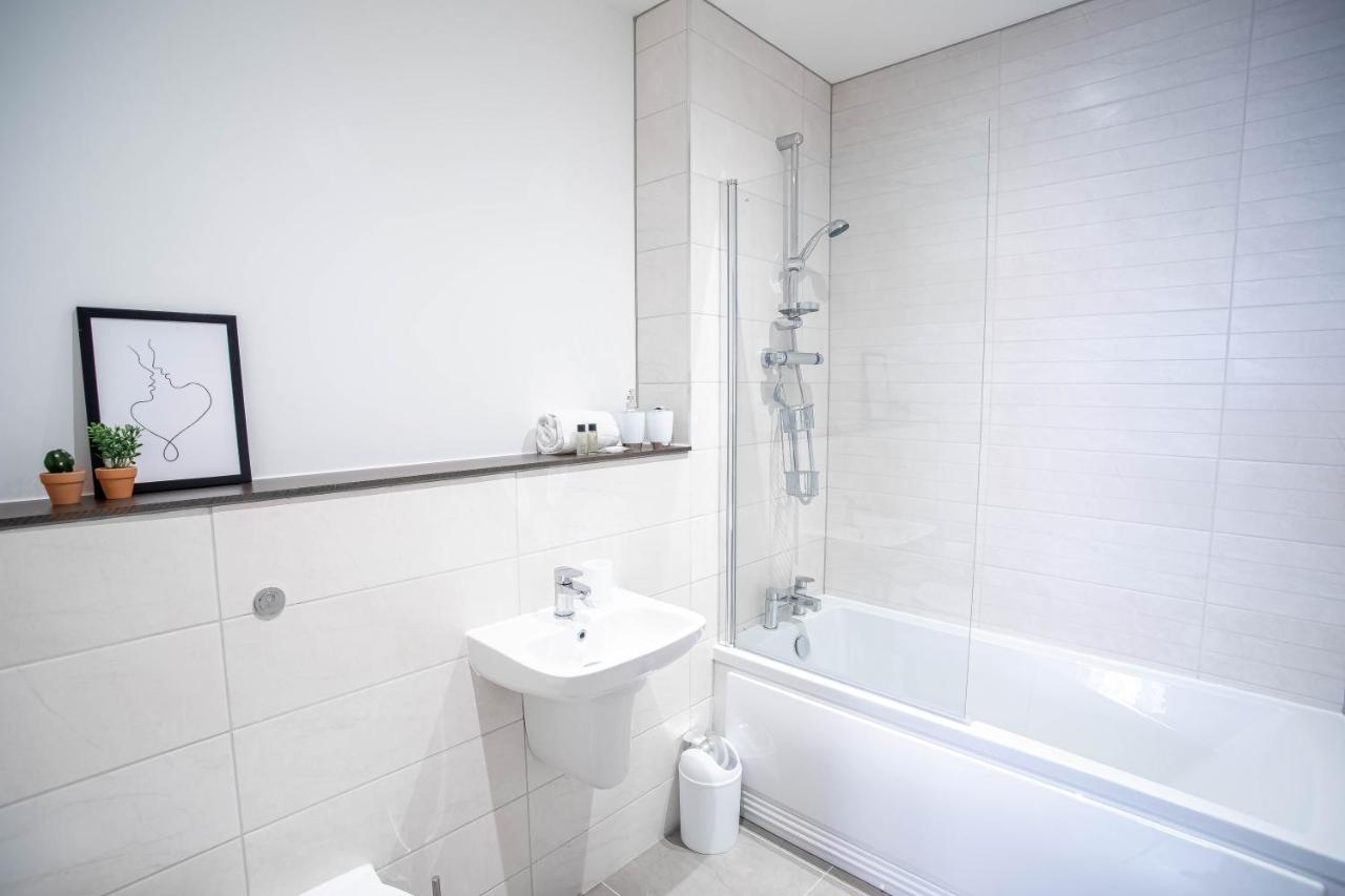 Luxury Apartments Available Next To Train Station - The Wallgate Apartments Wigan - Free Parking Zewnętrze zdjęcie